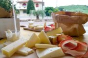 Экскурсия-дегустация на фабрике сыра в Пизе